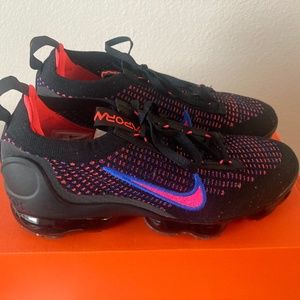 Nike Air VaporMax Flyknit "Black/Hyper Pink/Racer Blue"